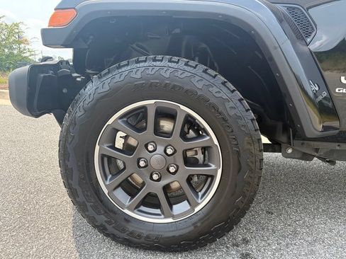 Used 2020 Jeep Gladiator Overland AWD/4WD image 14