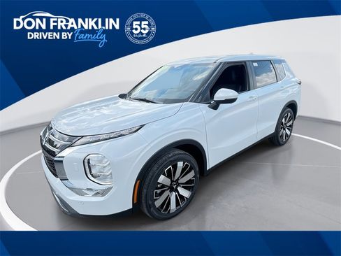 New 2025 Mitsubishi Outlander SE image 1