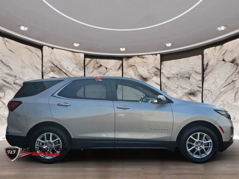 Used 2022 Chevrolet Equinox LT w/ LPO, Floor Liner Package AWD/4WD image 5