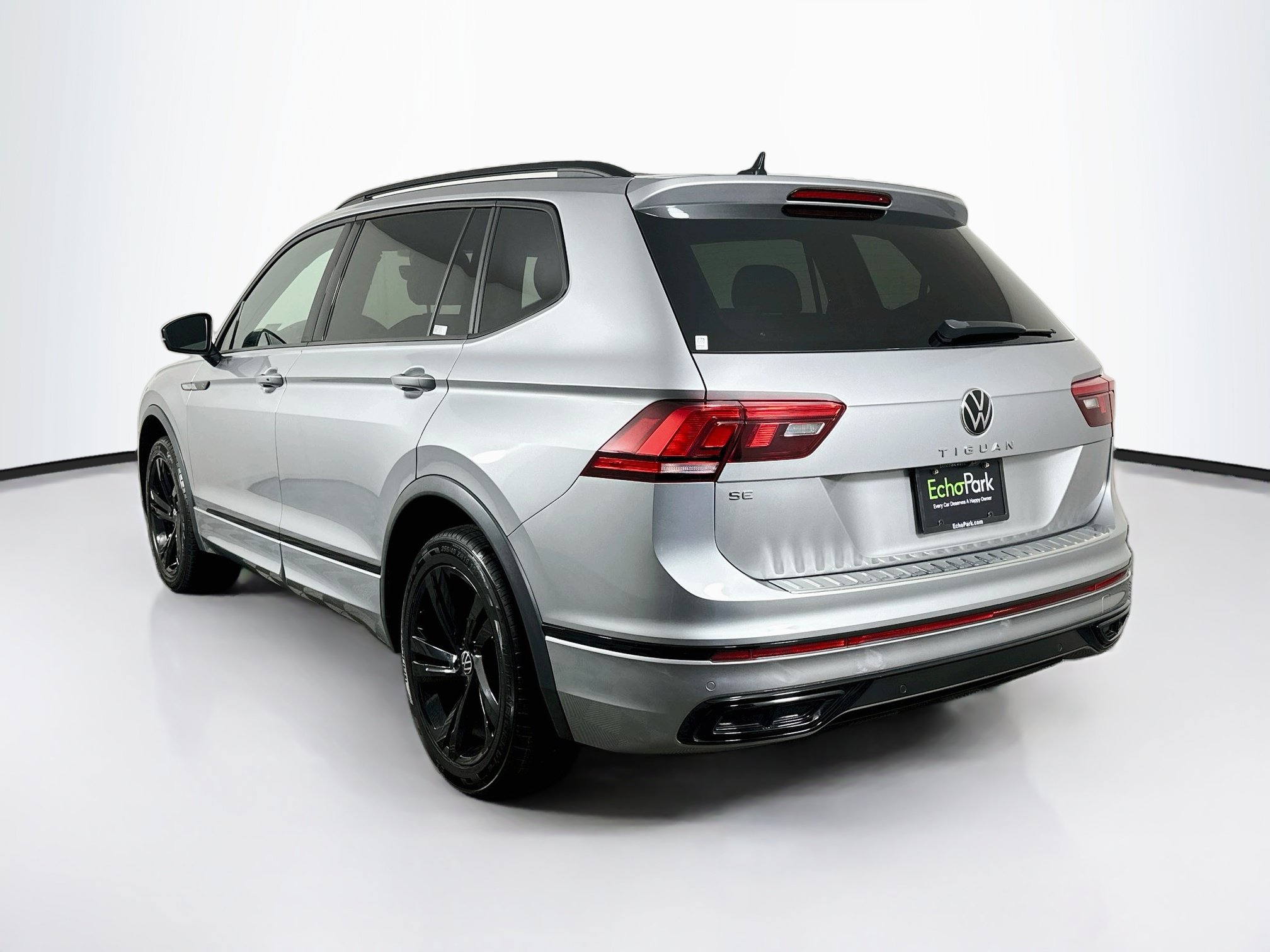 Used 2023 Volkswagen Tiguan SE R-Line FWD image 5