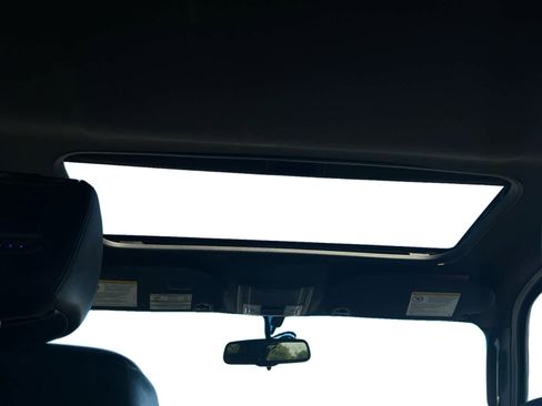 Used 2012 Lincoln Navigator L 4WD image 17