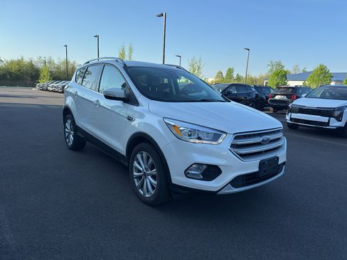 Used 2017 Ford Escape Titanium w/ Equipment Group 301A AWD/4WD image 4
