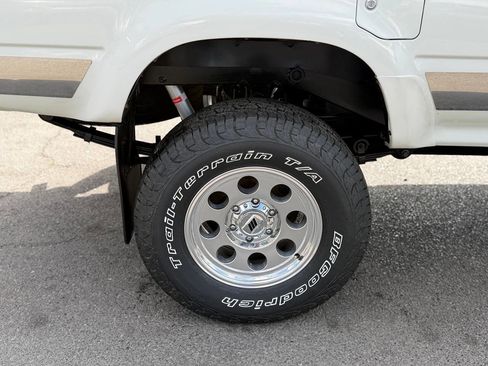 Used 1989 Toyota Pickup Deluxe AWD/4WD image 89