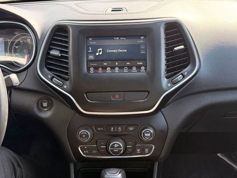 Used 2019 Jeep Cherokee Latitude Plus w/ Comfort/Convenience Group image 34