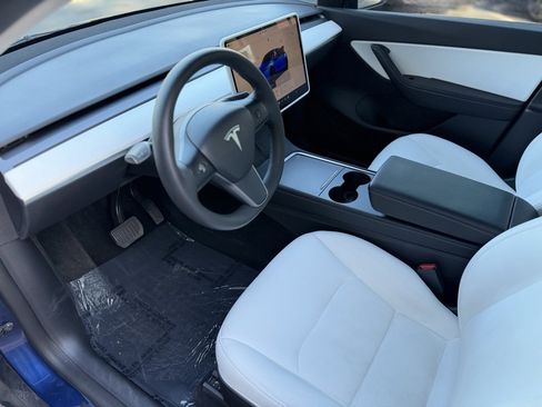 Used 2022 Tesla Model Y Long Range image 23