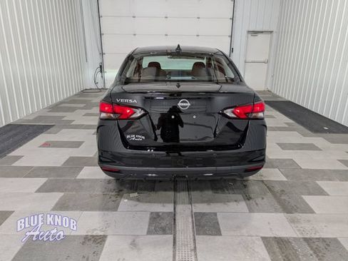 Used 2025 Nissan Versa SV FWD image 3