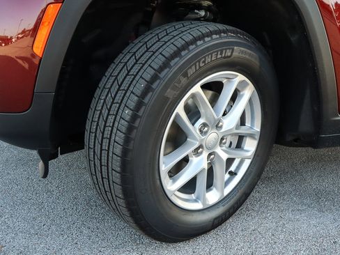 New 2025 Jeep Grand Cherokee Laredo X w/ Luxury Tech Group I image 12