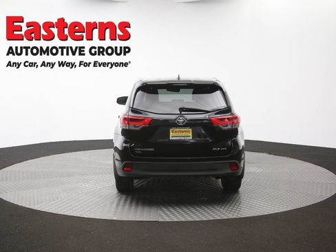 Used 2019 Toyota Highlander XLE AWD/4WD image 40
