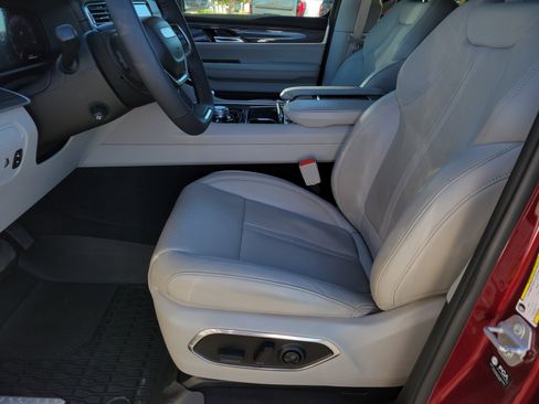 Used 2022 Jeep Wagoneer Series II image 6