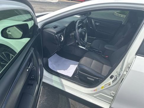 Used 2018 Toyota Corolla SE FWD image 13