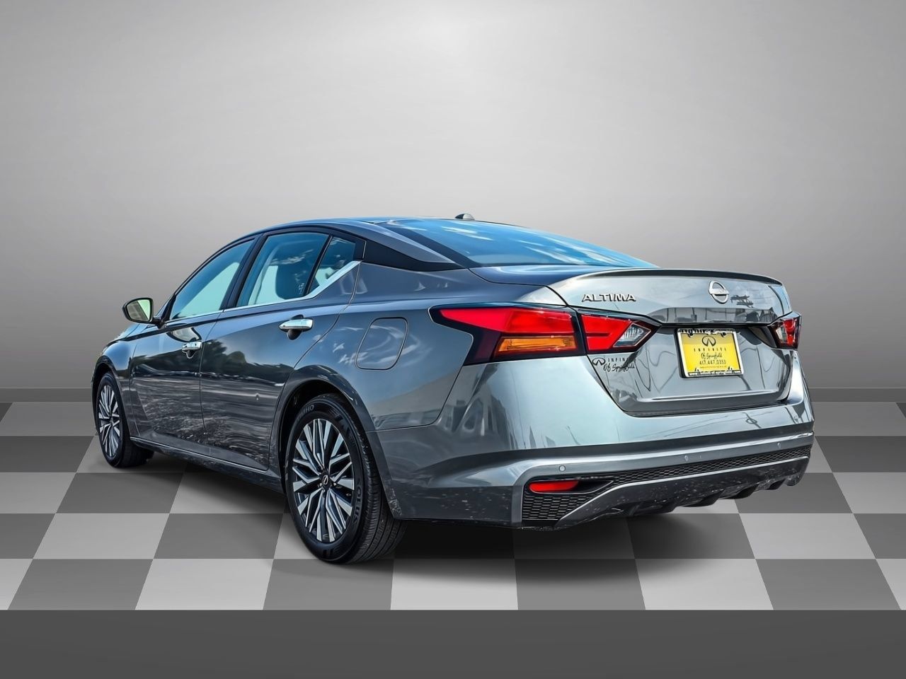 Used 2025 Nissan Altima 2.5 SV FWD image 4