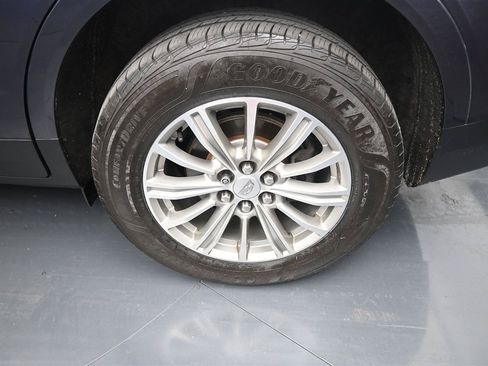 Used 2018 Cadillac XT5 Luxury w/ Driver Awareness Package AWD/4WD image 18