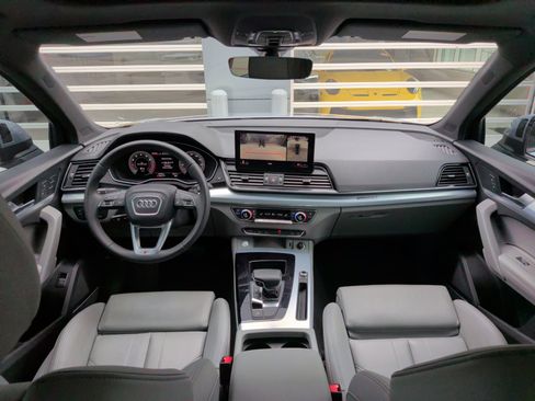 Certified 2025 Audi Q5 2.0T Premium Plus image 16