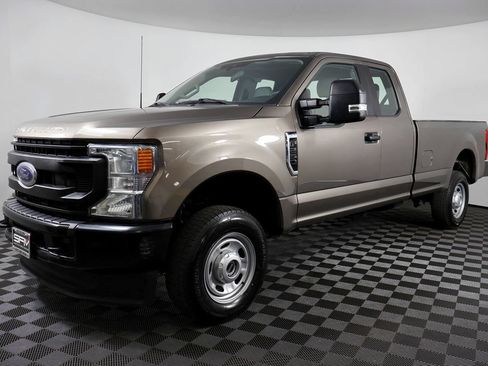 Used 2022 Ford F250 XL w/ Power Equipment Group AWD/4WD image 2