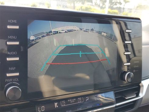 Used 2022 Toyota Sienna XLE image 29