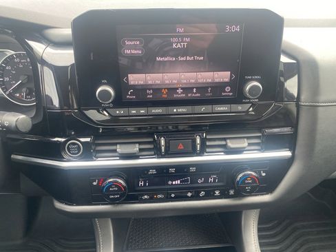 Used 2022 Nissan Pathfinder SV w/ SV Premium Package image 25