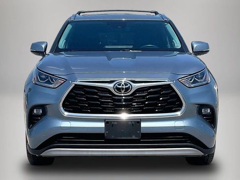 Used 2021 Toyota Highlander Platinum AWD/4WD image 3