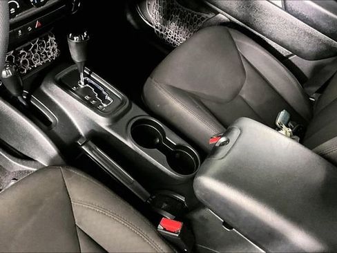 Used 2017 Jeep Wrangler Unlimited Sport AWD/4WD image 15