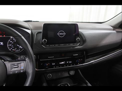 Used 2023 Nissan Rogue SL AWD/4WD image 9