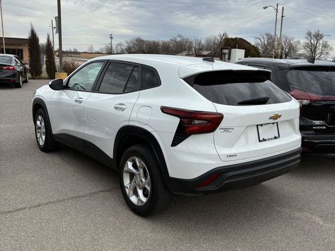 Used 2024 Chevrolet Trax LS w/ LS Convenience Package image 17