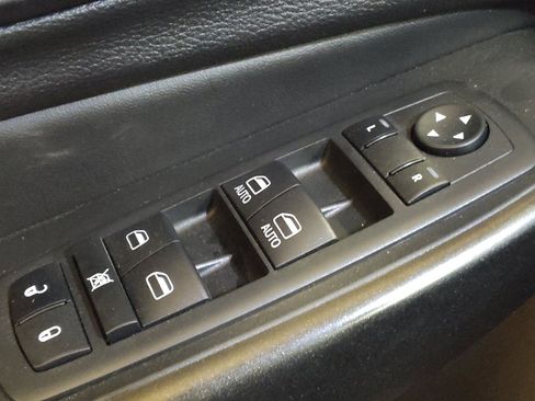 Used 2021 Jeep Cherokee Trailhawk AWD/4WD image 27