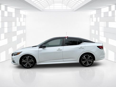 Used 2022 Nissan Sentra SR w/ Electronics Package FWD image 4