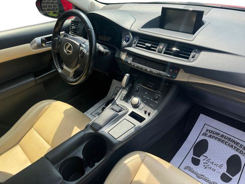 Used 2015 Lexus CT 200h w/ Navigation Package FWD image 4