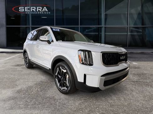 Certified 2025 Kia Telluride EX w/ EX Captain's Chair Package AWD/4WD image 5