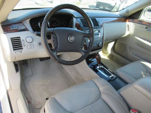 Used 2010 Cadillac DTS Luxury image 14