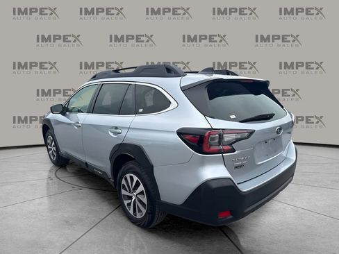 Used 2025 Subaru Outback Premium AWD/4WD image 2