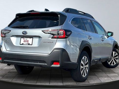 Used 2024 Subaru Outback Premium AWD/4WD image 6