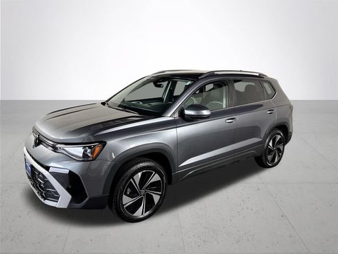 Certified 2025 Volkswagen Taos SE AWD/4WD image 3