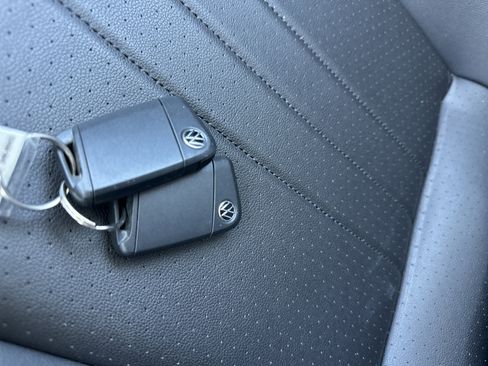 Used 2023 Volkswagen Tiguan SE FWD image 14