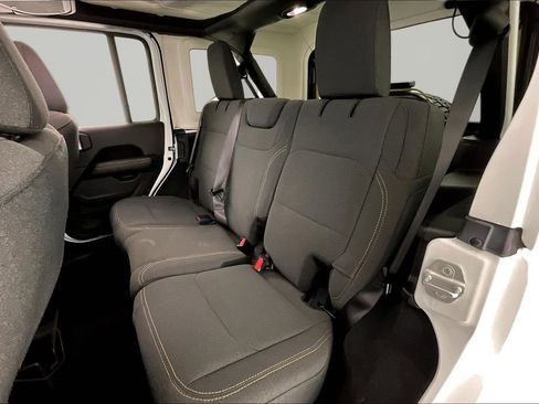 Used 2025 Jeep Wrangler Sahara image 20