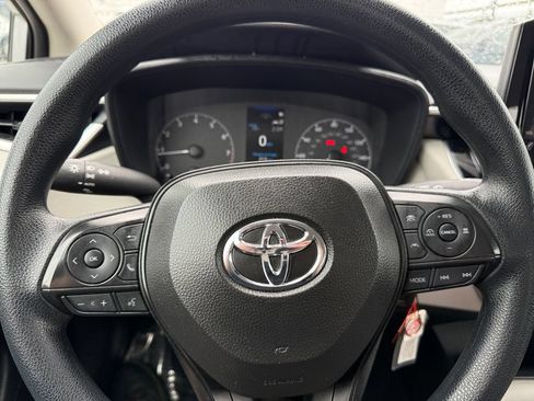Certified 2025 Toyota Corolla LE FWD image 32