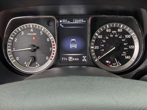 Used 2018 Nissan Titan SV w/ SV Convenience Package AWD/4WD image 11