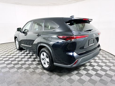 Used 2025 Toyota Highlander LE image 5