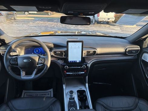 Certified 2023 Ford Explorer Platinum w/ Technology Package image 17