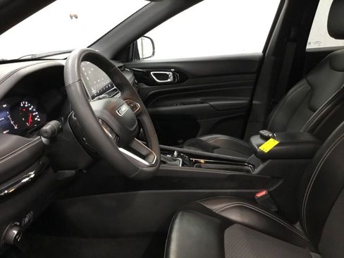 Used 2023 Jeep Compass Latitude w/ Convenience Group AWD/4WD image 4