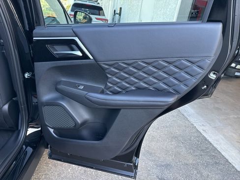 New 2025 Mitsubishi Outlander SEL image 30