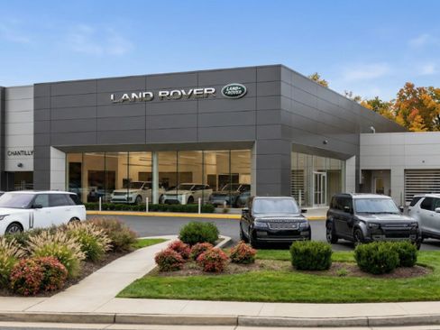 Used 2025 Land Rover Discovery S AWD/4WD image 2