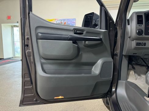 Used 2018 Nissan NV 3500 SL image 22