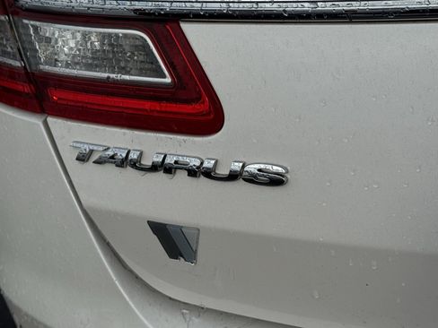 Used 2016 Ford Taurus SEL image 41