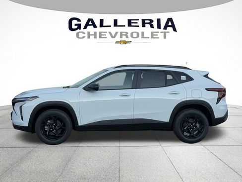 New 2026 Chevrolet Trax LT w/ Driver Confidence Package FWD image 4