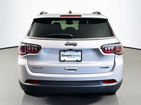 Used 2024 Jeep Compass Latitude AWD/4WD image 6