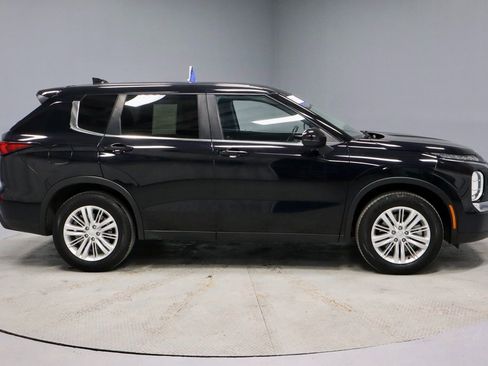 Used 2024 Mitsubishi Outlander ES image 11