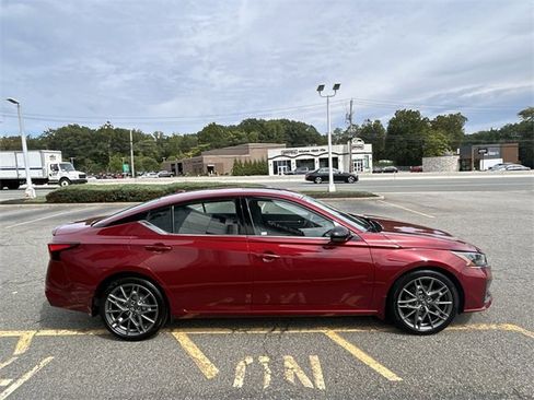 Certified 2024 Nissan Altima 2.0 SR image 9