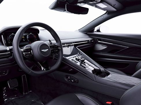 Used 2024 Aston Martin DB12 Coupe RWD image 2