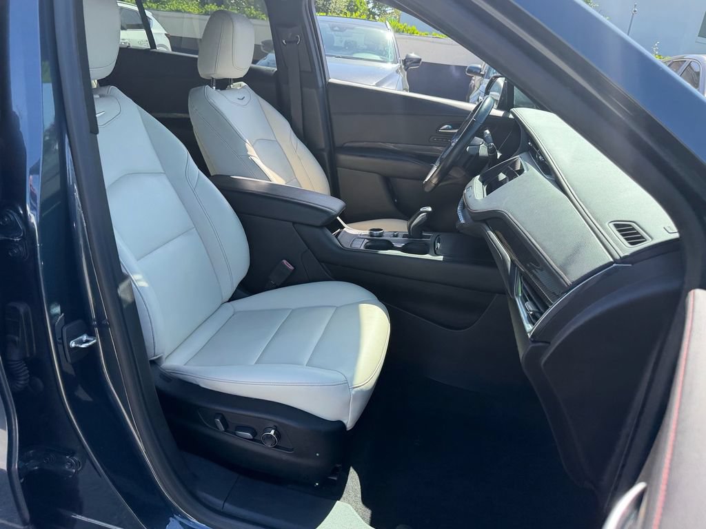 Used 2019 Cadillac XT4 Sport w/ Cold Weather Package FWD image 18