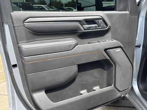 Used 2025 GMC Sierra 2500 AT4 AWD/4WD image 3